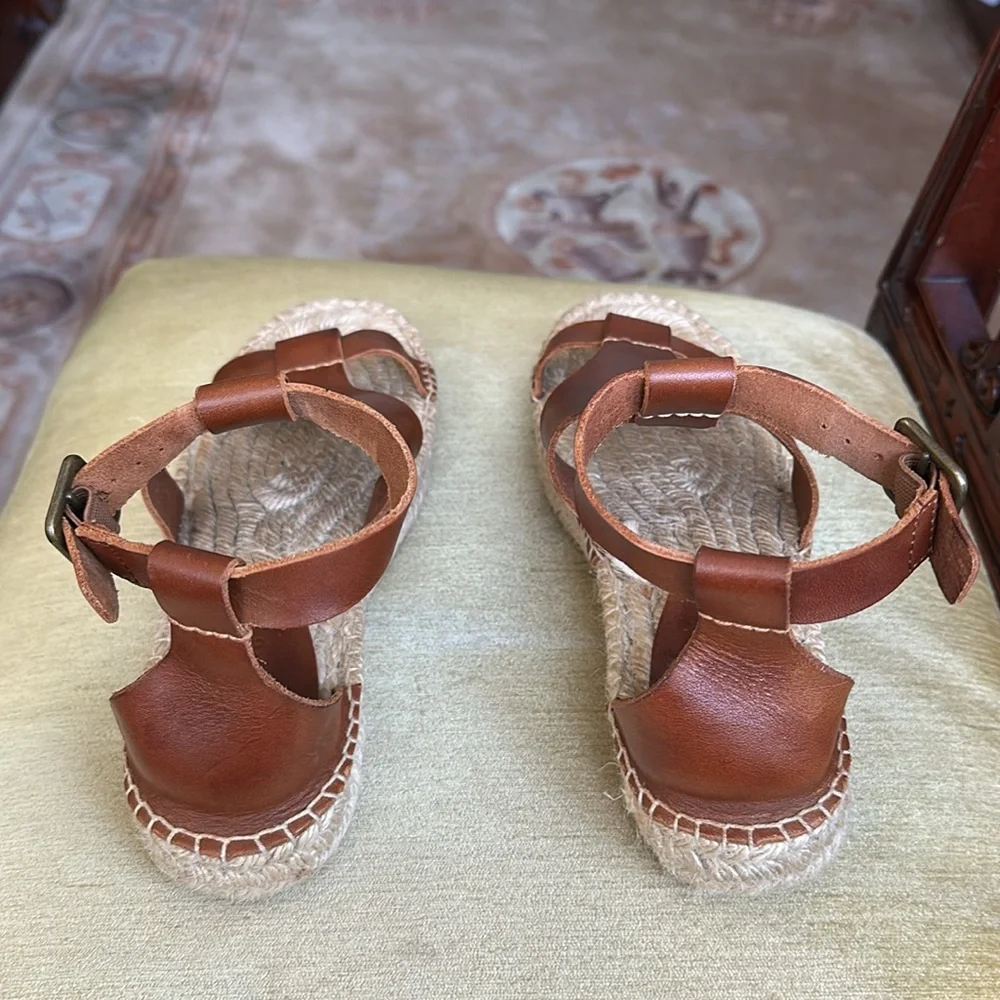 Soludos step out